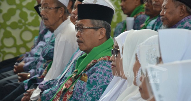 Ratusan JCH asal Kota Jambi saat menghadiri acara pelepasan JCH di rumah Dinas Walikota Jambi pada Sabtu (04/08) kemarin.