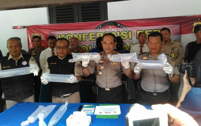 Direktur Polair Polda Jambi Kombes Pol Fauzi Bakti Mochji saat Press Release kepada wartawan.