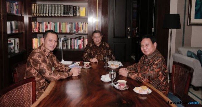 Ketua Umum Gerindra Prabowo Subianto saat menggelar pertemuan dengan SBY dan AHY di Kuningan. (Ist/JawaPos.com)