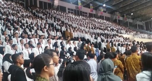 Ribuan CPNS di istora senayan Jakarta. Foto : Meysa Mohamad / JPNN.com