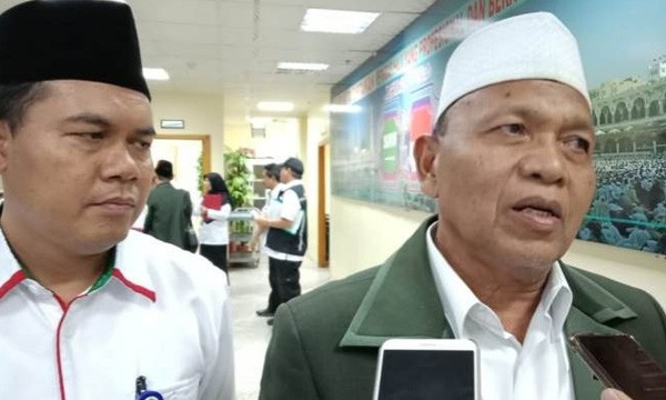 Ketua KPHI Samidin Nashir memimpin rapat koordinasi di Kantor Urusan Haji Mekkah. (Firzan Syahroni/Jawa Pos)