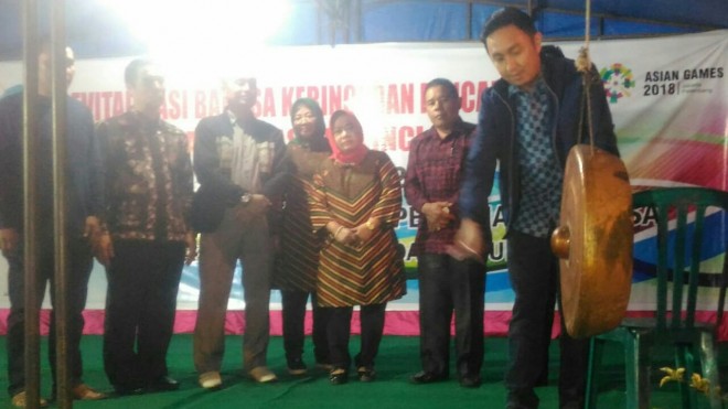 Kerua DPRD Bersama Kadis Pendidikan saat sepakat satu hari berbahasa kerinci di sekolah