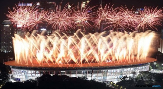 JawaPos.com - Luar biasa, itulah yang tergambar dari acara opening ceremony Asian Games 2018. Bertempat di Stadion Utama Gelora Bung Karno (SUGBK), Jakarta, Sabtu (18/8) malam WIB, acara terselenggara secara sukses dan meriah.  Hal ini diakui oleh Gubernur Sumatera Selatan, Alex Noerdin. Seusai acara, ia mengaku upacara pembukaan Asian Games di Indonesia lebih baik dari yang pernah ada sebelumnya.  