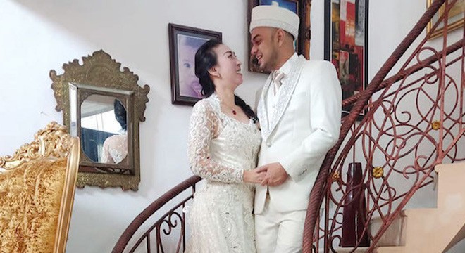 Rio Reifan dan istri, Henny Mona