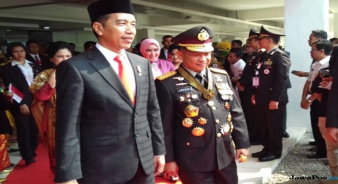 Pak Jokowi Bersama Kapolri Jenderal Tito Karnavian