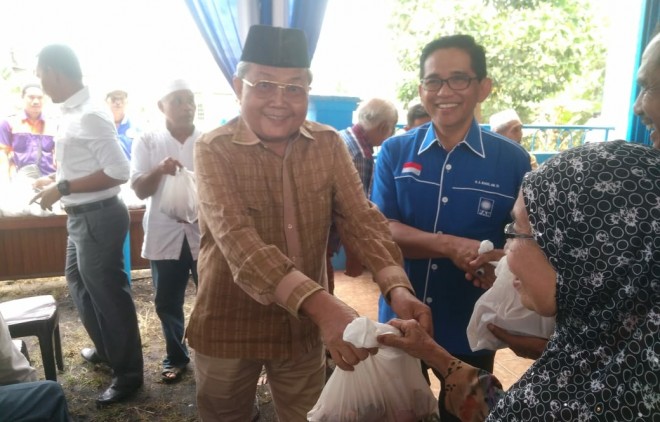 Pemberian Qurban oleh Ketua DPD PAN Batanghari, H Abdul Fattah.