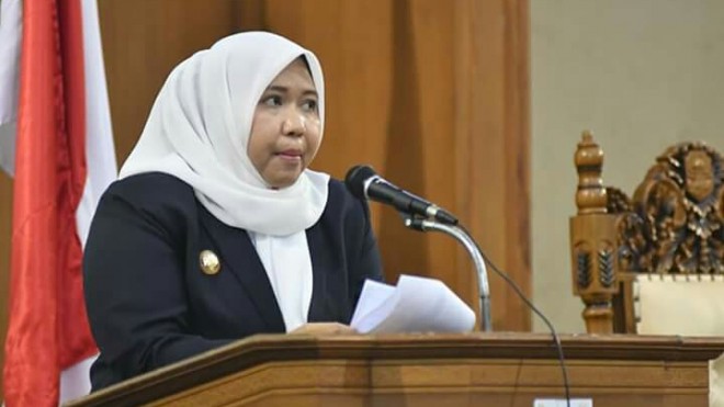 Bupati Muaro Jambi Hj Masnah Busro SE.