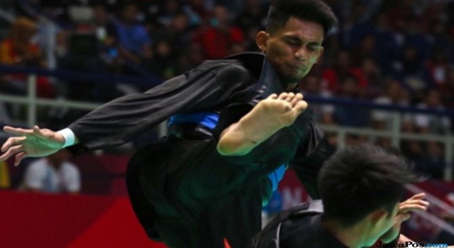 Pesilat Malaysia Mohd Al Jufferi Jamari memutuskan WO dari pertandingan setelah merasa diperlakukan tidak adil oleh wasit. (Dery Ridwansah/JawaPos.com)