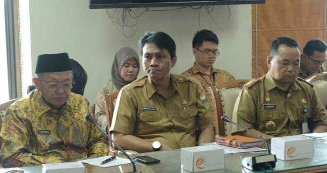 Sekda Muarojambi Fadhil Arif bersama Kepala Daerah lain dalam acara Forum Bupati di Kantor Gubernur Jambi