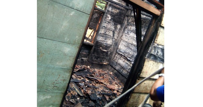 Rumah milik Supriadi terlihat hangus dilalap si jago merah.