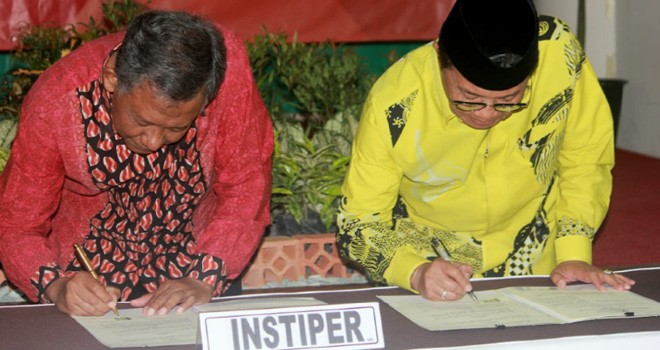Kerjasama Instiper Yogyakarta dengan Pemprov Jambi ditandatangani oleh Pelaksana Tugas (Plt) Gubernur Jambi, Fachrori Umar dengan Wakil Rektor I Institut Pertanian Stiper Yogyakarta, Harsa Wardana, bertempat di Auditorium Institut Pertanian Stiper Yogyakarta, Jumat (31/08).