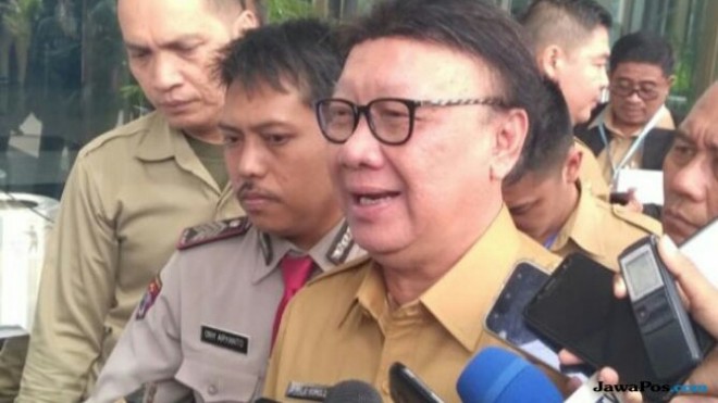 Mendagri Tjahjo Kumolo ketika menyambangi Gedung KPK beberapa waktu lalu. Hari ini (4/9), Tjahjo kembali menyambangi KPK terkait penetapan tersangka terhadap 41 Anggota DPRD Kota Malang. (Intan Piliang/JawaPos.com)