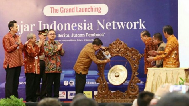 PEMUKULAN GONG OLEH JK SEBAGAI TANDA DILOUNCHINGNYA FIN (FIN.CO.ID/ISTIMEWA) 