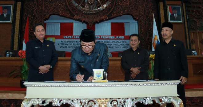 Paripurna penandatanganan Nota Kesepakatan Kebijakan Umum Anggaran dan Prioritas Plafon Anggaran Sementara (KUA-PPAS) Tahun Anggaran 2019, Selasa(4/9).