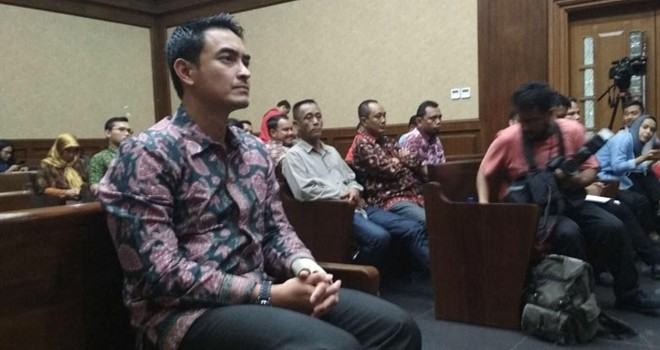Gubernur Jambi nonaktif Zumi Zola menjalani sidang di Pengadilan Tipikor, Jakarta, Kamis (6/9). Sidang beragendakan mendengar ketererangan saksi. Foto: Ismail Pohan /INDOPOS