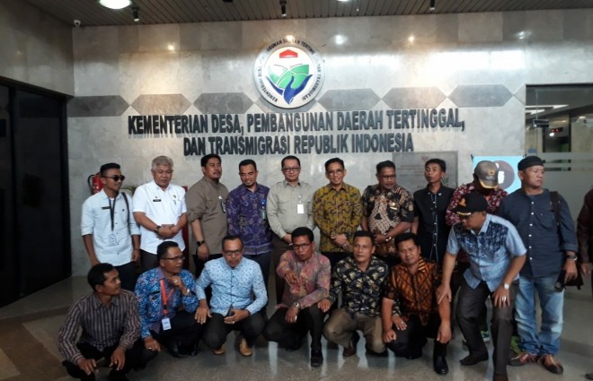 Dalam kunjungan Kepala Desa se Kabupaten Sarolangun kemarin (6/9) yang didampingi H Bakri Anggota DPR RI Fraksi PAN, disambut langsung oleh Dirjen PPMD, Taufik Madjid.