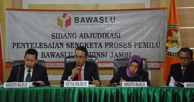 Pimpinan majelis ajudiksi meminta jawaban termohon. Ikuti surat edaran, KPU tunda jalankan putusan ajudikasi Bawaslu.