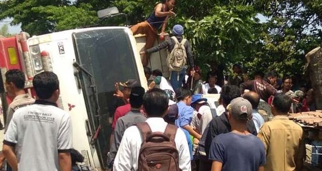 Sausana kecelakaan tronton menimpa angkota di Cigudeg, Kabupaten Bogor, Senin (10/9/2018)