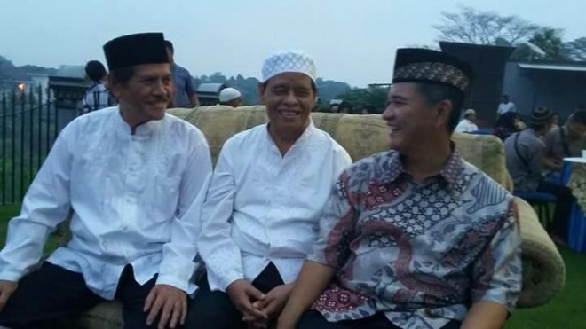 Murady Darmansyah (tengah) saat berbincang,-bincang dengan koleganya beberapa waktu yang lalu.
