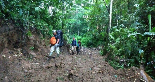 Terlihat jalan menuju Danau Gunung Tujuh.