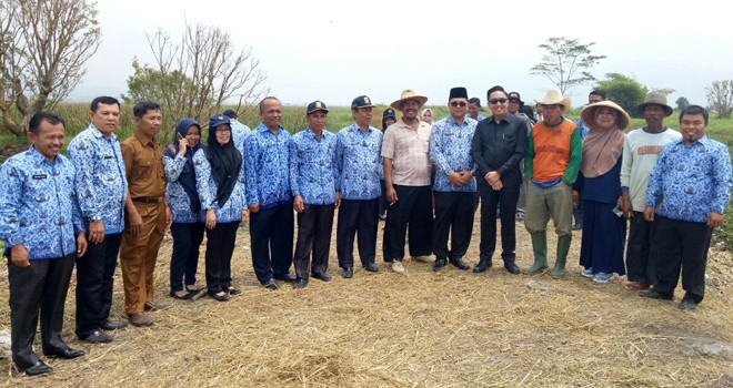 Ketua DPRD Fikar Azami saat turun kelokasi.