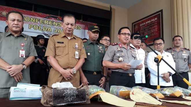 Kapolda Jambi, Irjen Pol Muchlis AS saat pres release di Mapolda Jambi.