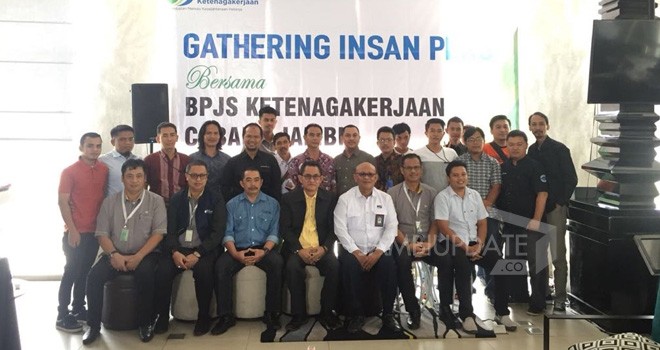 Kepala cabang BPJS Ketenagakerjaan Jambi, Mayriwan Ekaputra memperkenalkan layanan Sahabat Kakacab BPJS Ketenagakerjaan saat Gathering Insan Pers di Swiss-Bell Hotel kemarin (18/9)