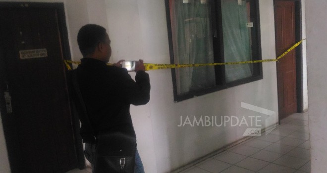Terlihat ruangan Kabag Ekobag dan ULP Setda Kerinci yang sudah di Police Line.