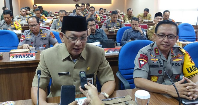 Teleconference Penyelenggaraan Pemilu Serentak tahun 2019 dari Jakarta yang dipimpin oleh Menkopolhukam Wiranto ,acara ini dihadiri oleh Kapolda Jambi Irjen Pol.Muchlis AS, Danrem 042/Gapu Kol Inf. Dany Budianto,pimpinan Kepala Daerah tk II,Senin (24/9) bertempat di Polda Jambi.