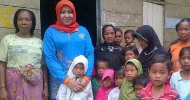 Ketua PKK Sarolangun Hj Rosita Endra bersama SAD.