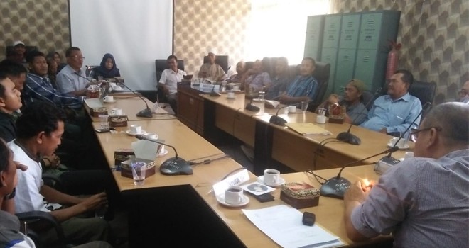  Hearing Puluhan ketua RT di Kelurahan Cempaka Putih, bersama komisi I DPRD Kota Jambi, Senin Siang (1/10).