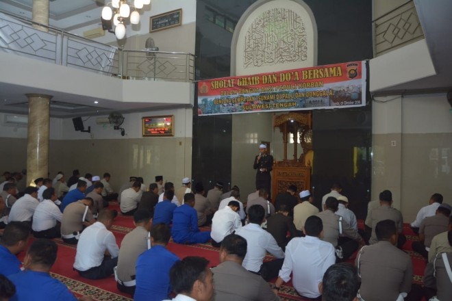 Polda Jambi Gelar Salat Gaib dan Galang Bantuan untuk Mendoakan Korban Gempa Palu dan Donggala.