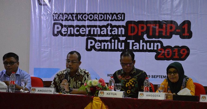 Komisioner KPU Provinsi Jambi menggelar rapat koordinasi bersama jajaran dalam rangkaPencermatan DPTHP-1 Pemilu Tahun 2019.