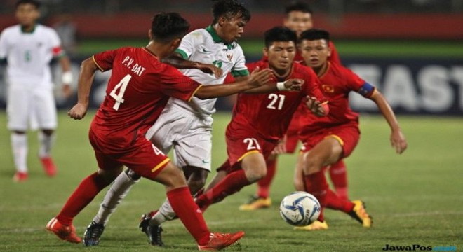 SUPRIADI MENDAPAT BEASISWA BELAJAR SEPAK BOLA DI LIVERPOOL. (ANGGER BONDAN/JAWA POS)