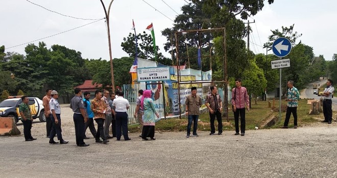 SIDAK: Komisi III DPRD Kota Jambi saat sidak di Terminal Truk Paal X, Kota Jambi, (4/10) kemarin.