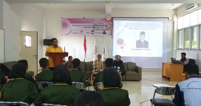 Ivan Wirata saat, menyampaikan paparannya.