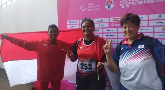 SUPRIYANTI (TENGAH) | FOTO: ANTARANEWS/MICHAEL SIAHAAN