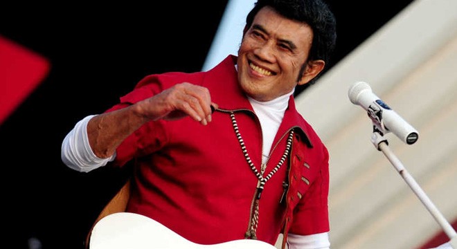 RAJA DANGDUT, RHOMA IRAMA SEBUT MUSIK DANGDUT SEMAKIN BERKEMBANG. DIA BERHARAP WAJAH-WAJAH BARU BISA MEMBUAT MUSIK DANGDUT DIKENAL SAMPAI KE MANCANEGARA.