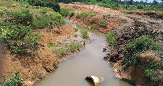 Jalur sungai yang dipindahkan oleh PT SPC dan PT MSA