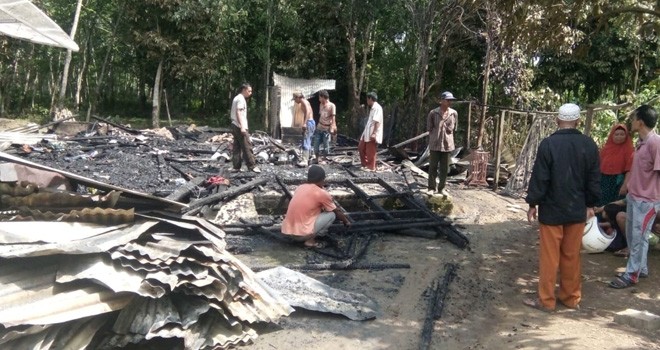 Rumah Warga di Teluk Pandak Ludes Terbakar.