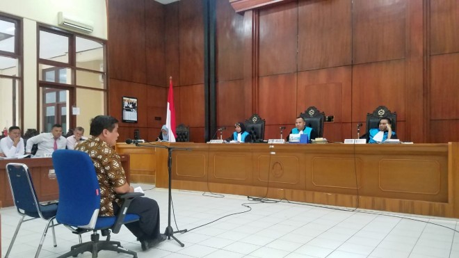 Mantan Gubernur Jambi Hasan Basri Agus (HBA) saat menjadi saksi di persidangan PTUN Jakarta Timur terkait gugatan honorer Pemprov Jambi ke BKN kemarin (15/10). 