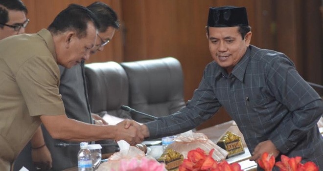  Rapat Paipurna dengan agenda penyampaan tanggapan fraksi-fraksi terhadap Ranperda Perlindungan Perempuan dan Aank Serta Ranperda Penyelenggaraan Ketenagakerjaan.