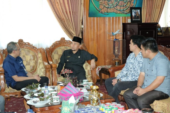 Pihak Garuda saat menemui Bupati Kerinci.