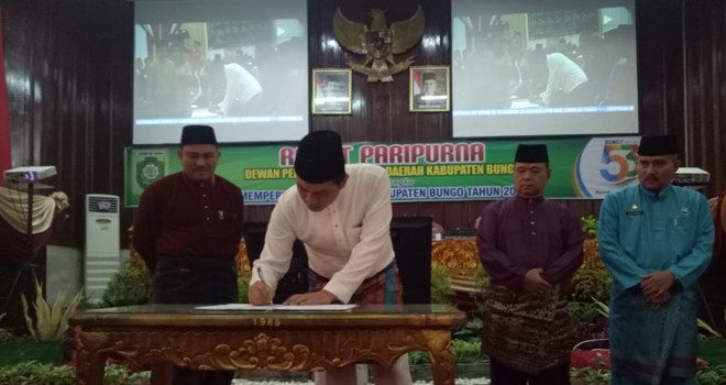 Sekda Fadhil, saat Tandatangani Naskah Kerja Sama pada Jumat (19/10).