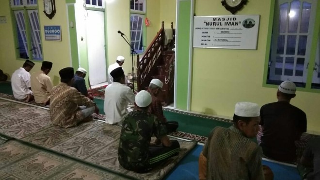 Suasana Salat Subuh berjamaah bersama Masyarakat. 