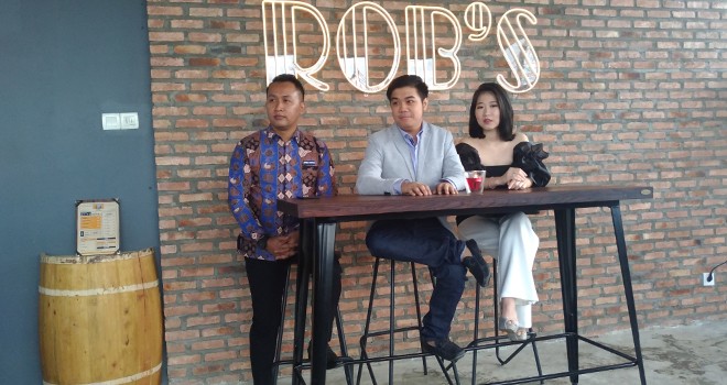 Robs Barrel Lounge & Bar.