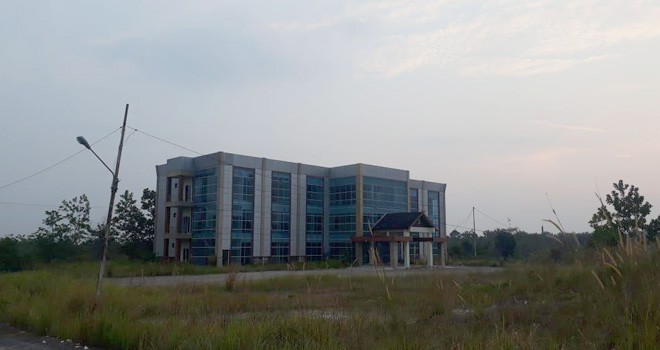 Eks RS Terjun di Betara yang terbengkalai.