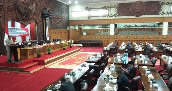 Rapat Paripurna Istimewa DPRD Provinsi Jambi dengan agenda Penyampaian Tanggapan Eksekutif Atas Pandangan Umum Fraksi terhadap 2 Ranperda Provinsi Jambi.