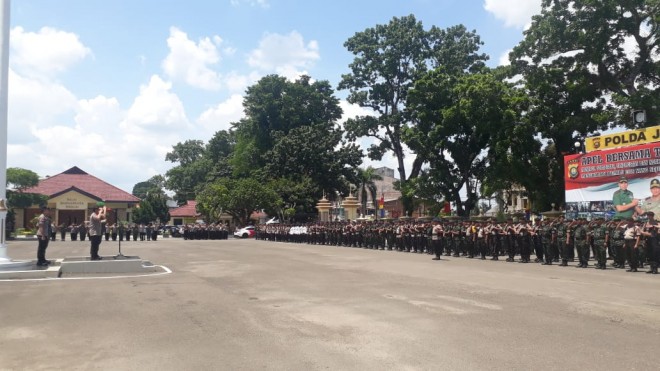 Polda Jambi dan jajaran Korem 042/Garuda Putih, saat apel pasukan. 