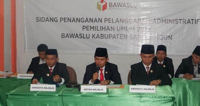 PEMILU : Pimpinan Bawalu Sarolangun menggelar sidang ajudikasi Pemilu. Hadapi Pemilu, Bawalsu minta agar pemilih yang belum merekam KTP-e digenjot.